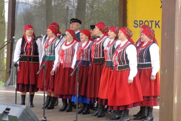 Zespół Śpiewaczy Chełmowianki - Źródło: DDK WDK