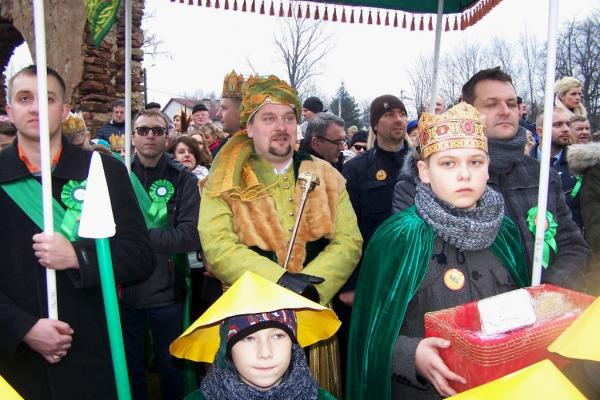 Król Zielony Michał Godowski z darami - foto Krzysztof Herod