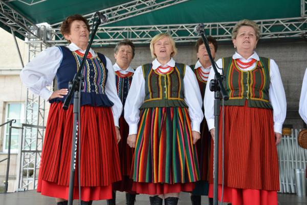 Koncert Laureatów 45. Buskich Spotkań z Folklorem w WDK - foto Krzysztof Herod