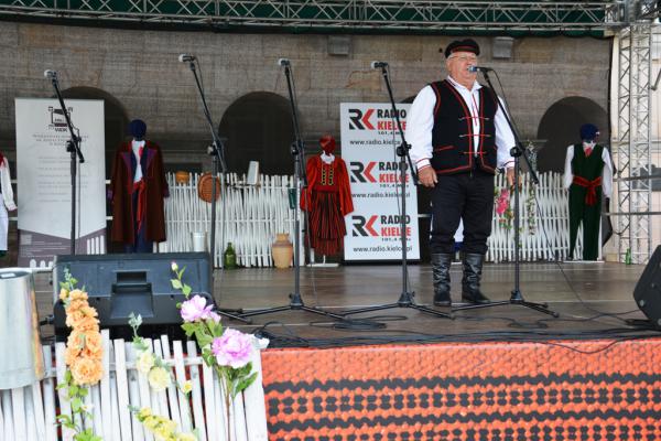 Koncert Laureatów 45. Buskich Spotkań z Folklorem w WDK - foto Krzysztof Herod