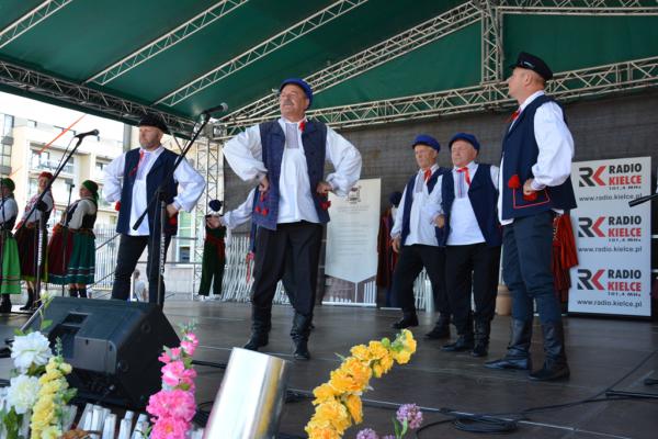 Koncert Laureatów 45. Buskich Spotkań z Folklorem w WDK - foto Krzysztof Herod