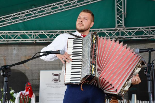 Koncert Laureatów 45. Buskich Spotkań z Folklorem w WDK - foto Krzysztof Herod