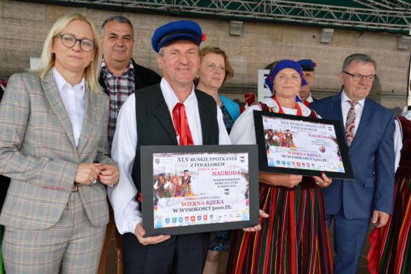 Koncert Laureatów 45. Buskich Spotkań z Folklorem w WDK - foto Krzysztof Herod