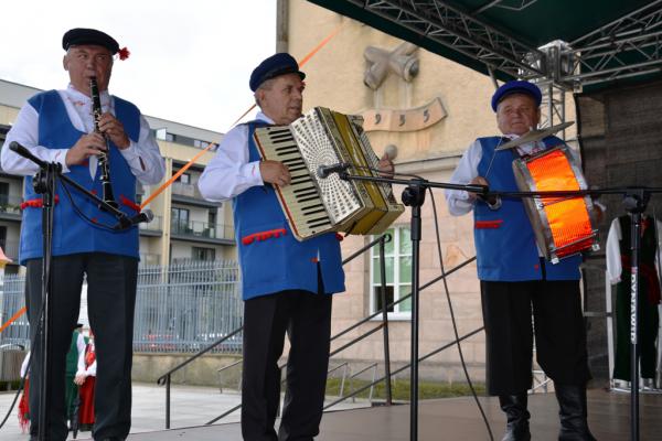 Koncert Laureatów 45. Buskich Spotkań z Folklorem w WDK - foto Krzysztof Herod