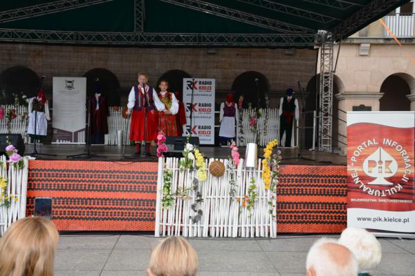 Koncert Laureatów 45. Buskich Spotkań z Folklorem w WDK - foto Krzysztof Herod