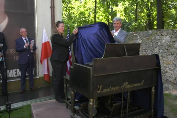 Odsłonięcie pomnika Hammonda w Kielcach
