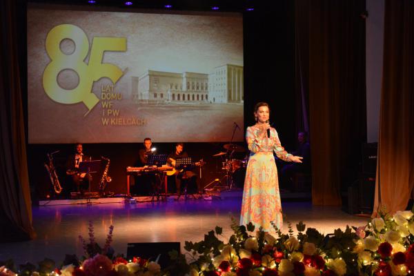Jubileuszowy koncert 85-lecia Domu WFiPW cz.4 - Portal Informacji Kulturalnej