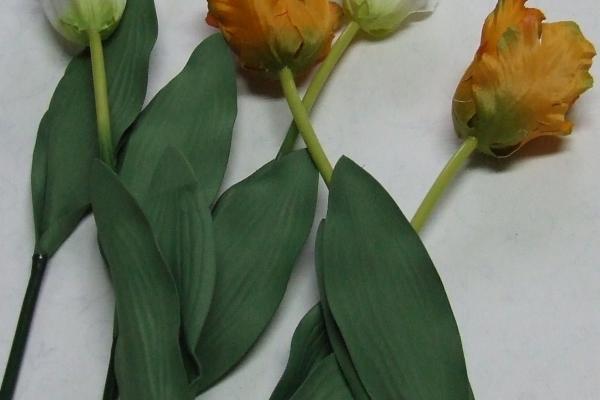 Sztuczne tulipany - Fot. Agnieszka Markiton