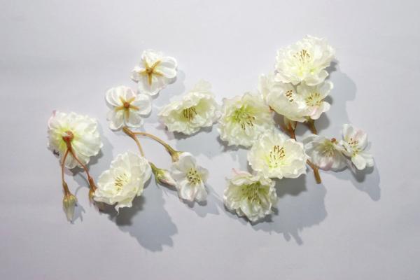 Sztuczne kwiaty jabłoni - Fot. Agnieszka Markiton