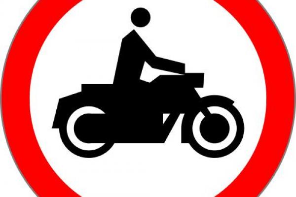  B-4 Zakaz wjazdu motocykli 