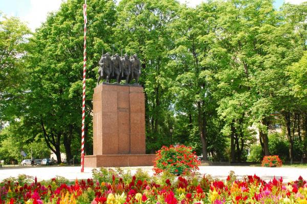 Pomnik - Dawny plac przed WDK