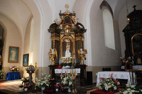 Karczówka - Ołtarz boczny Wniebowzięcia Najświętszej Maryi Panny - Fot. Agnieszka Markiton