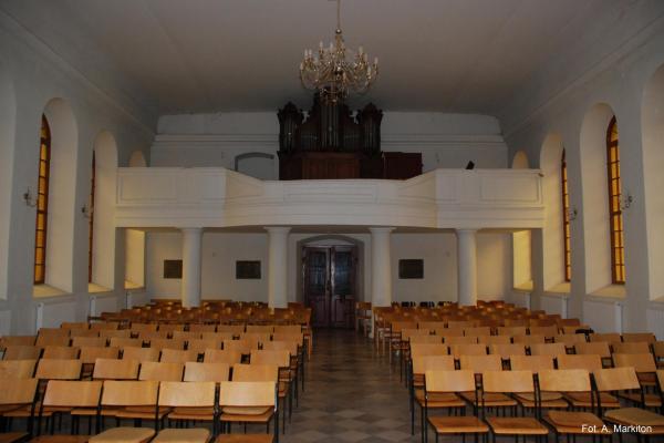 Kościół ewangelicki - Nawa w stronę wejścia