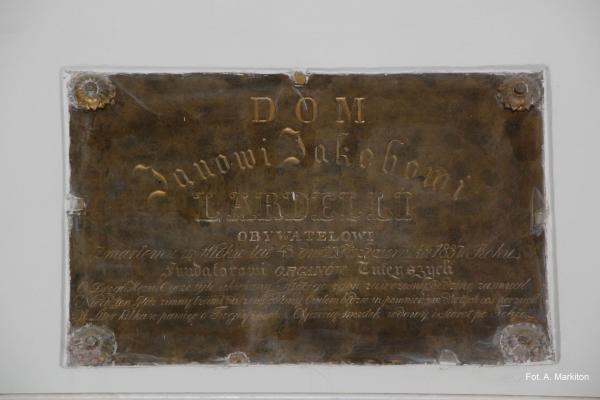 Kościół ewangelicki - Epitafium poświęcone Janowi Jakubowi Lardelli fundatorowi organów