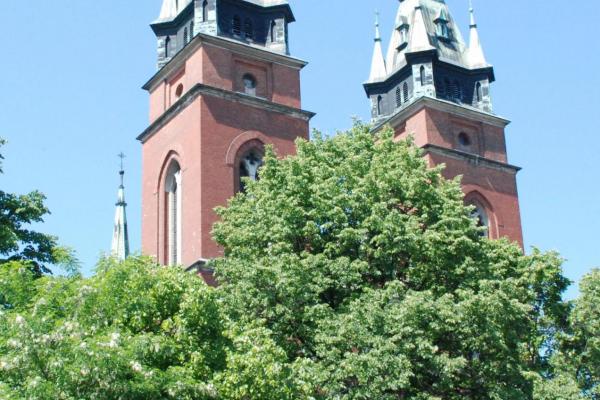 Kościół św. Krzyża - Sylwetka dwóch wież w panoramie Kielc - Fot. Agnieszka Markiton