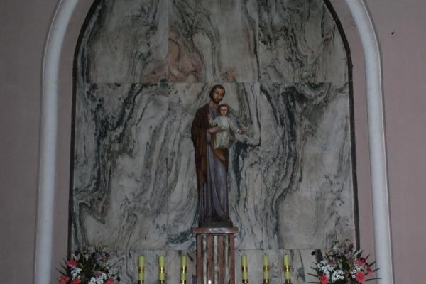 Kościół św. Krzyża - Ołtarz w transepcie - Fot. Agnieszka Markiton