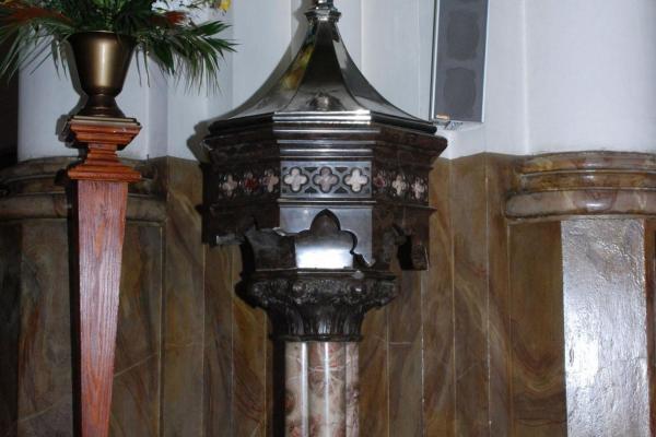 Kościół św. Krzyża - Marmurowa chrzcielnica - Fot. Agnieszka Markiton