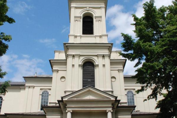 Kościół św. Wojciecha - Czterokondygnacyjna wieża dobudowana do południowej ściany transeptu - Fot. Agnieszka Markiton