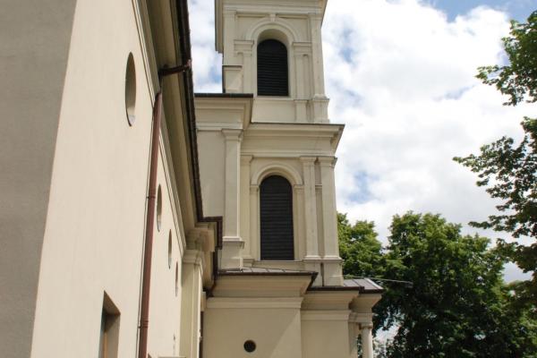 Kościół św. Wojciecha - Gzymsy pośrednie dzielące kondygnacje wieży - Fot. Agnieszka Markiton