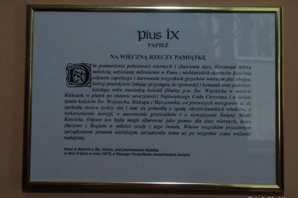 Kościół św. Wojciecha - Tłumaczenie dokumentu papieskiego - Fot. Agnieszka Markiton