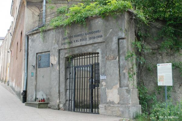 Więzienie - Wejście do Muzeum Pamięci Narodowej - Fot. Agnieszka Markiton