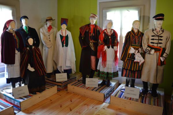 Tradycyjna tkanina i strój ludowy na Kielecczyźnie