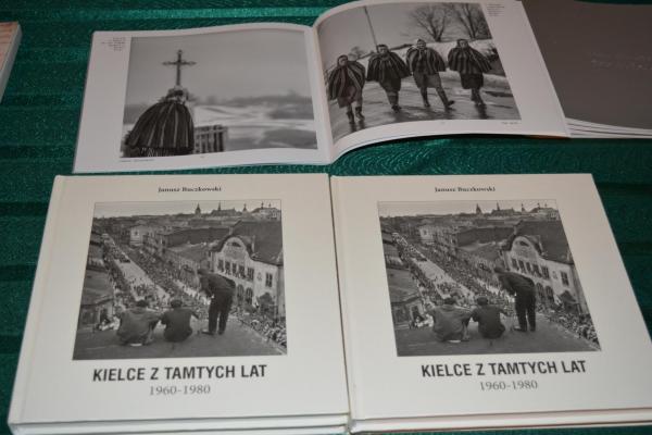 Promocja albumu KIELCE Z TAMTYCH LAT. 1960-1980 Janusza Buczkowskiego - Fot. Marcin Janaszek