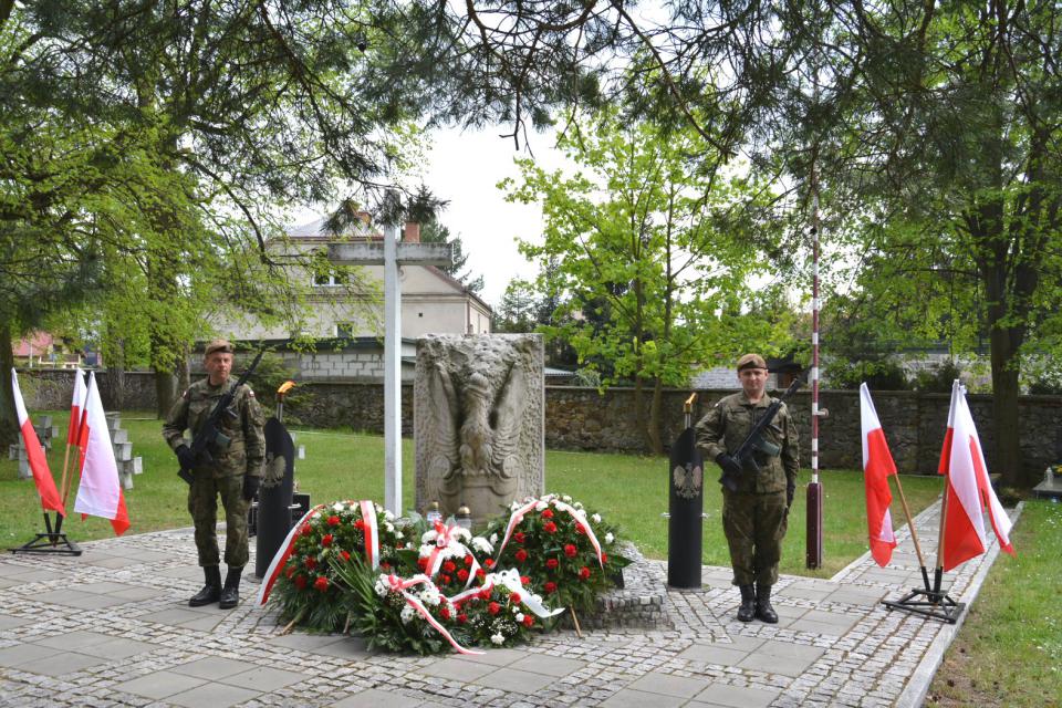 Obchody Narodowego Dnia Zwycięstwa w Kielcach – uroczystości pod pomnikiem Czwórki Legionowej i na cmentarzu Partyzanckim