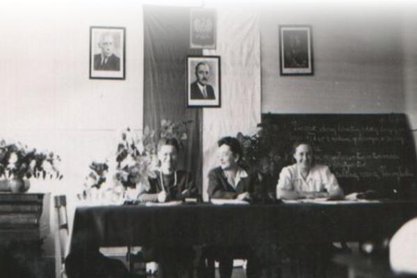 Badacze z całej Polski na konferencji naukowej IPN na temat polskiej oświaty w l. 1944–1956