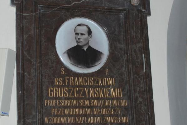 Tablica poświęcona ks. Franciszkowi Gruszczyńskiemu - Fot. Agnieszka Markiton