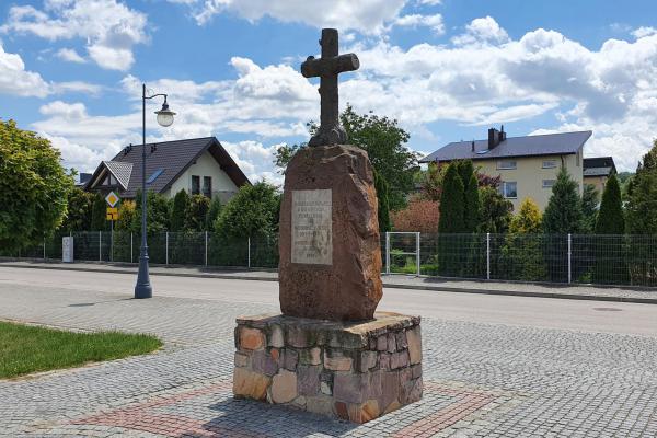 Kunów - pl. Wolności - Pomnik poległych w walce z hitlerowskim okupantem, 1939-1945