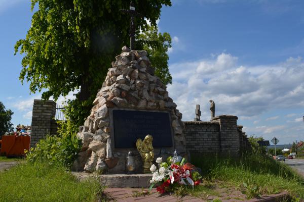 Pawłów – Nowy cmentarz – Pomnik Bojowników