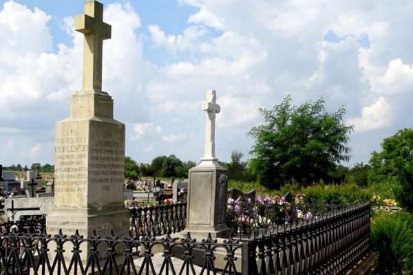 Grób rodzinny na cmentarzu w Waśniowie - Fot. Agnieszka Markiton