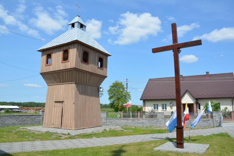 Bebelno – Dzwonnica przy kościele parafialnym p.w. Narodzenia NMP