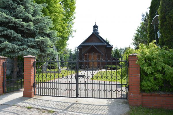  Kościół parafialny pw. Podwyższenia Krzyża Świętego - Fot. Agnieszka Markiton