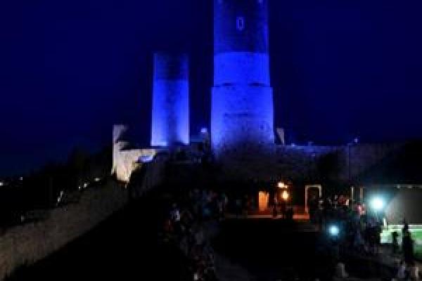 Zaświeć się na niebiesko dla autyzmu