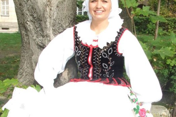 Strój ludowy z regionu świętokrzyskiego - Kobiecy strój Krakowiaków Wschodnich