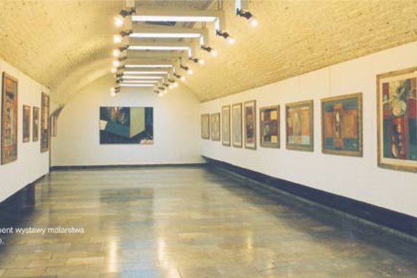 Biuro Wystaw Artystycznych - Sala III - Fragment wystawy malarstwa Marka Wawro.