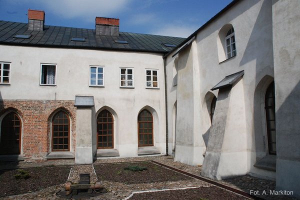 Opactwo cystersów w Jędrzejowie - Wirydarz klasztorny