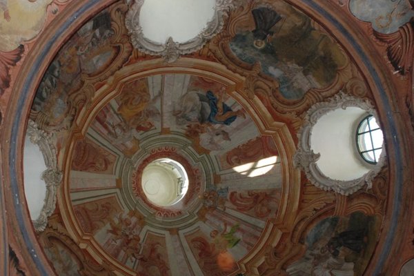Opactwo cystersów w Jędrzejowie - Kopuła Kaplicy z polichromią przedstawiającą sceny z życia bł.W.Kadłubka
