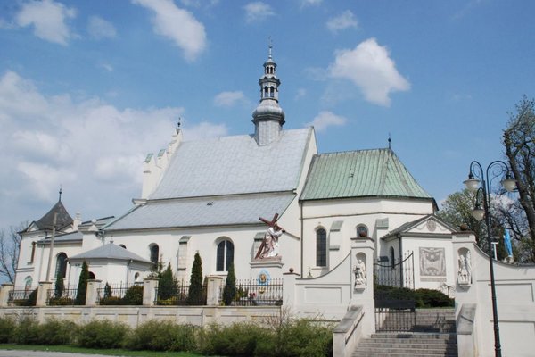 Jędrzejów - kościół parafialny pw. św. Trójcy