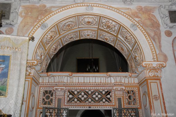 Kaplica Firlejów w Bejscach - Półkolista arkada wyjścia z kaplicy