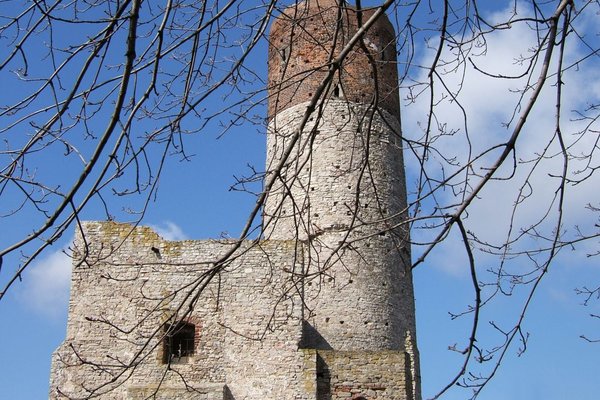 Zamek w Chęcinach - Kaplica zamkowa i wieża będąca strażnicą