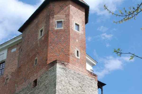 Zamek w Sandomierzu - Jedna z wież w ocalałym skrzydle fot. A. Markiton 
