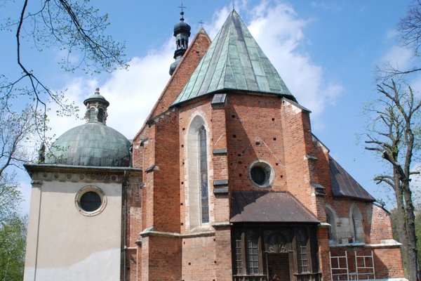 Kościół parafialny w Bejscach - Prezbiterium z neogotyckim ogrójcem