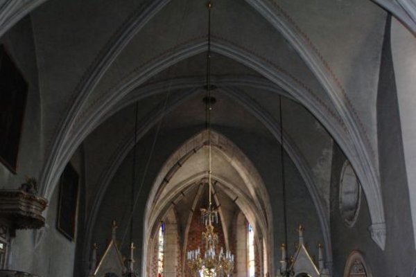 Kościół parafialny w Bejscach - Czteroprzęsłowa nawa główna