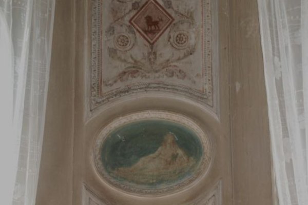 Pałac w Bejscach - Malowidło w stiukowym obramieniu na płycinie