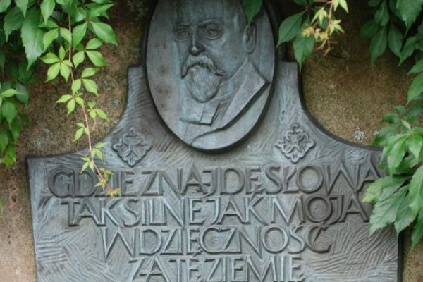 Pałacyk Henryka Sienkiewicza w Oblęgorku - Tablica pamiątkowaFot. G.Basiński