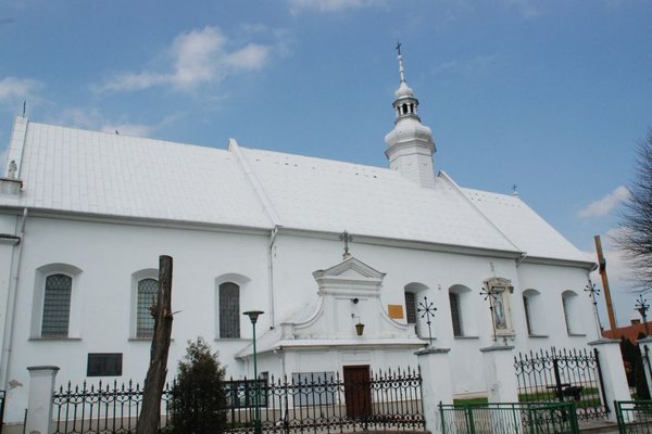 Kościół parafialny  w Kazimierzy Wielkiej - Barokowa bryła kościoła