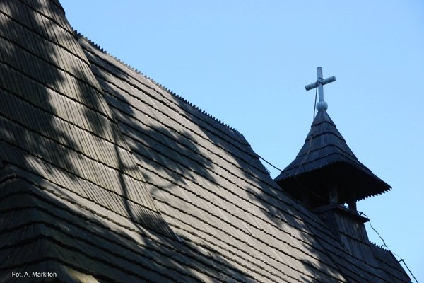 Białogoński Kościół - Dach kryty gontem